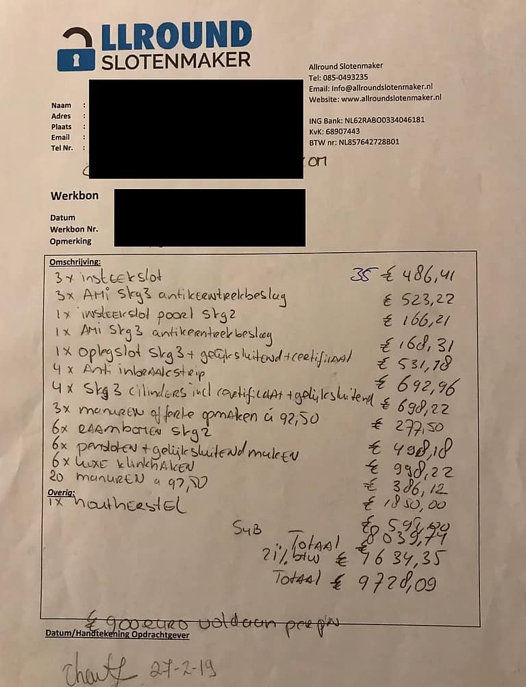 Werkbon van slotenmaker met handgeschreven totalen en ondertekening. malafide slotenmaker