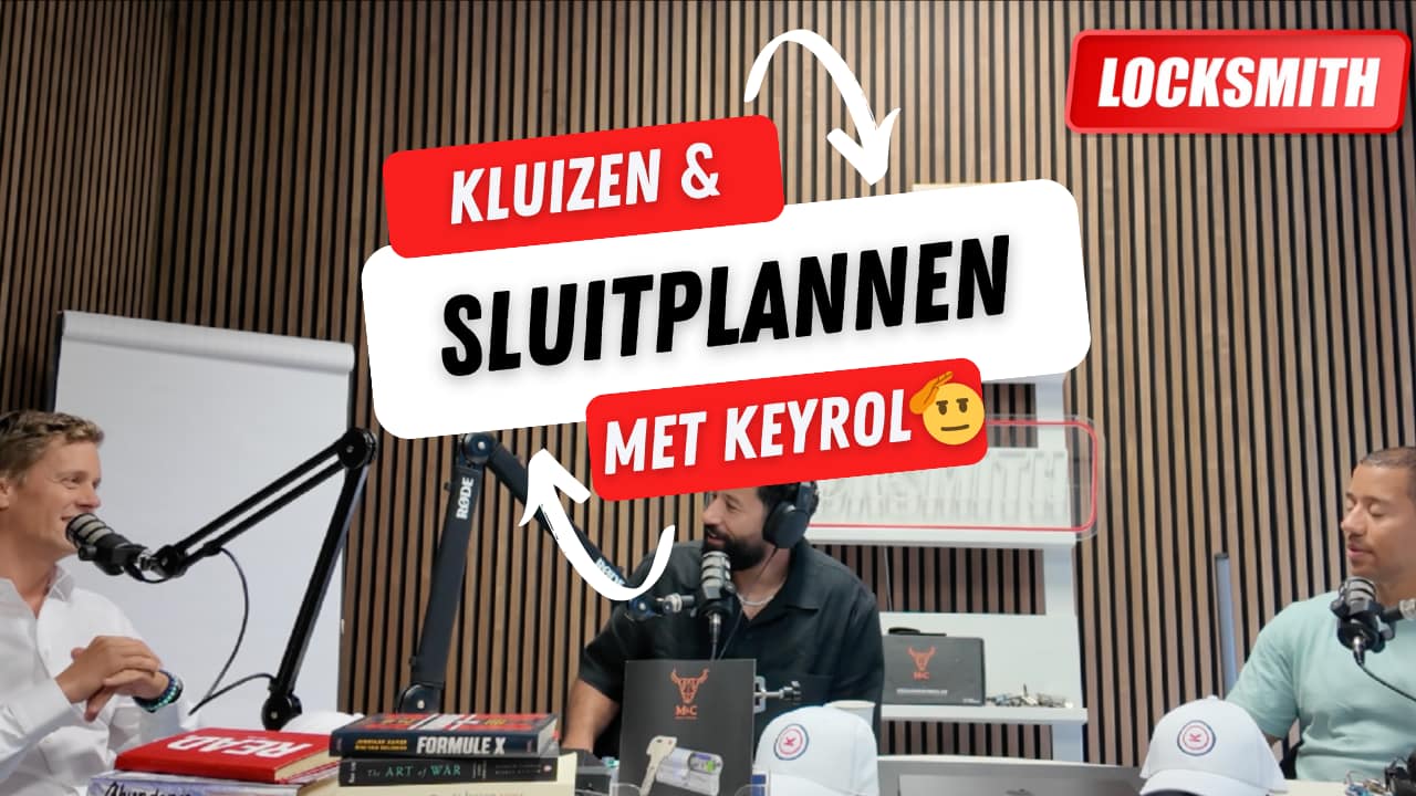 Drie mannen in podcast over sluitplannen en kluizen.