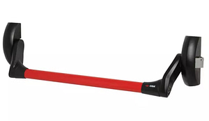 Rode koevoet met zwarte handgrepen.