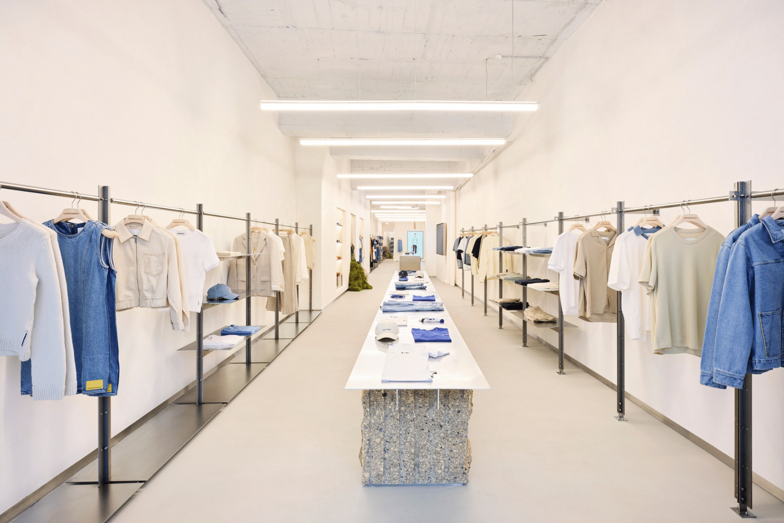 ARMEDANGELS opent eerste winkel