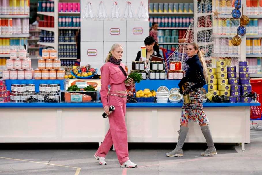 Models present creations by German designer Karl Lagerfeld as part of his Fall/Winter 2014-2015 women's ready-to-wear collection for French fashion house Chanel at the Grand Palais transformed into a "Chanel Shopping Center"  during Paris Fashion Week March 4, 2014. REUTERS/Benoit Tessier (FRANCE - Tags: FASHION)