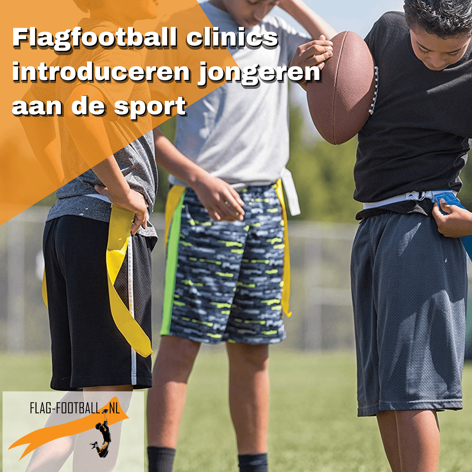 Een groep jongeren die deelnemen aan een flagfootball clinic op school